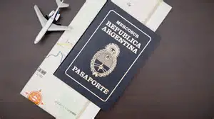 Una argentina, retenida en Río de Janeiro por insultos racistas: le incautaron el pasaporte y deberá usar tobillera electrónica