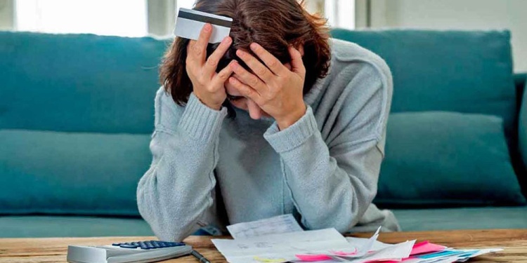 Endeudamiento récord limita el acceso al crédito y frena el consumo de las familias