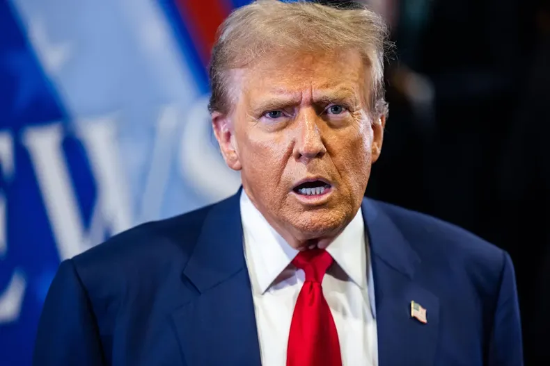 Donald Trump anunció que demandará al presentador de los Grammy por un chiste sobre el caso Epstein