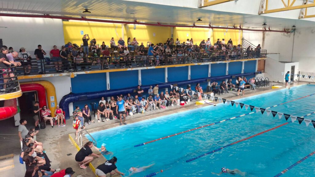 Fin de semana de natación en Pico Truncado: dos jornadas con gran convocatoria